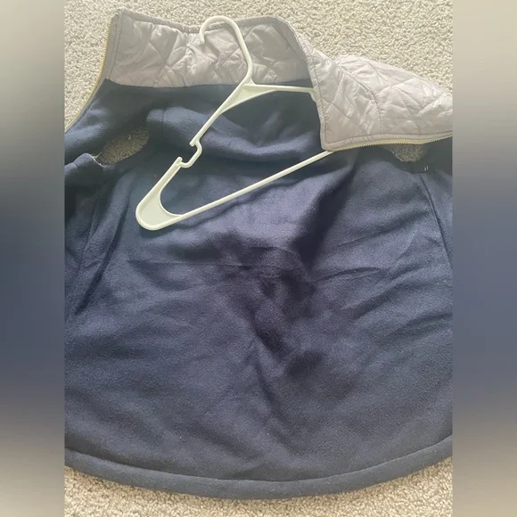 silver gray quilted puffer vest, womens size medium/large warm zip up - Picture 9 of 9